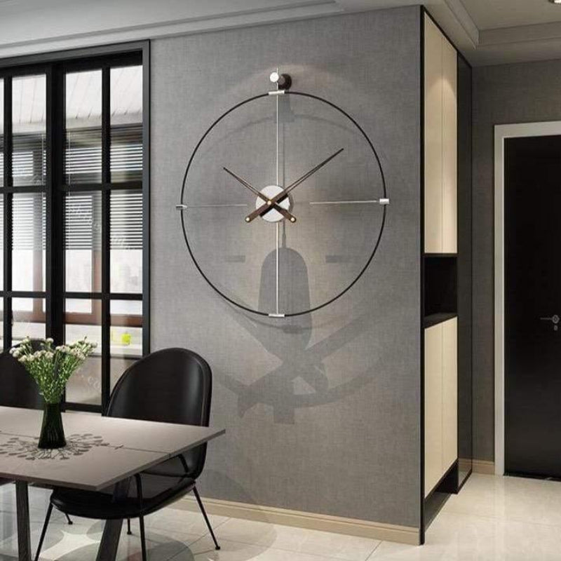 Reloj de pared minimalista de metal – Diseño abierto con manecillas de bronce