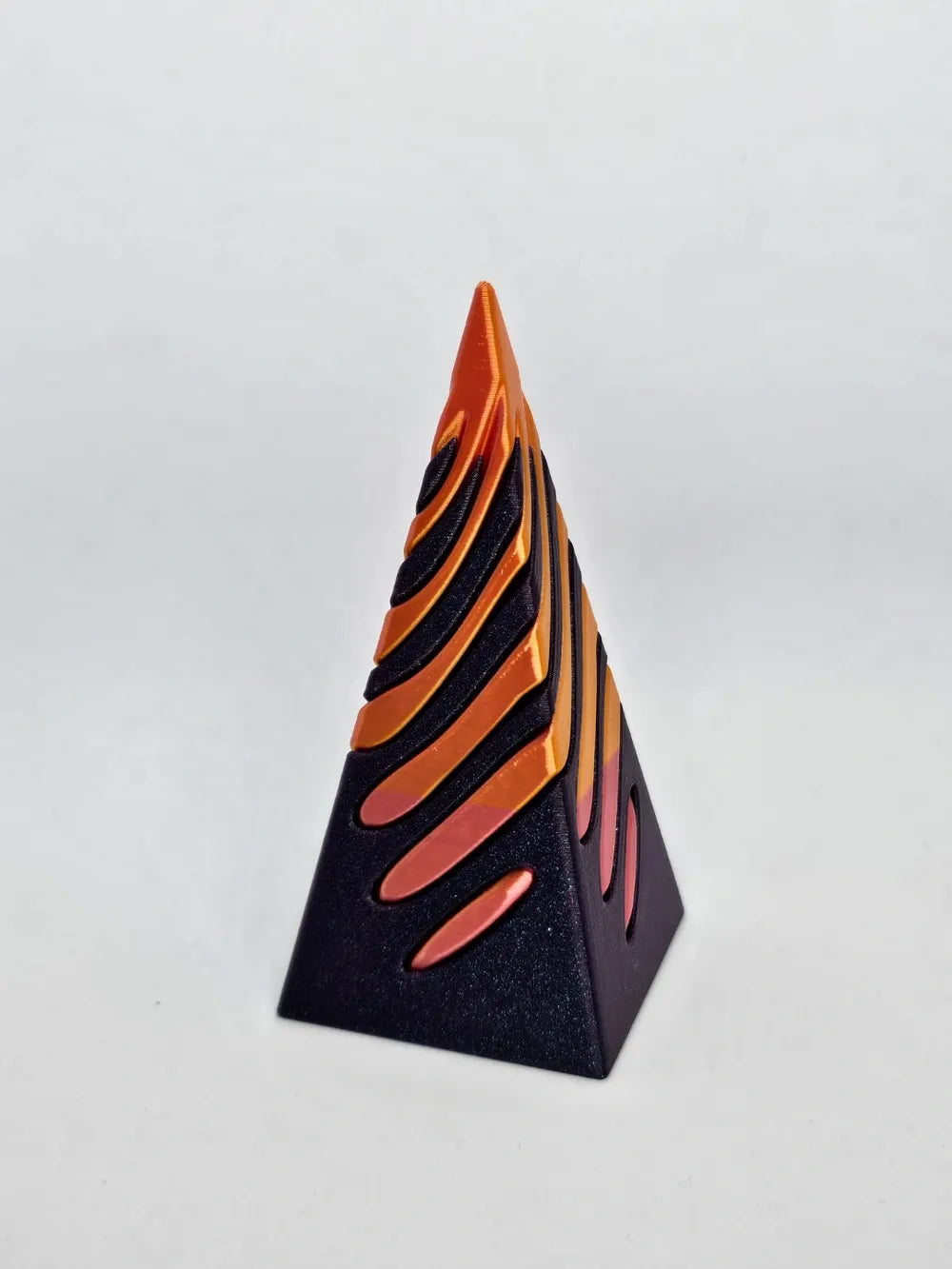 Escultura de Pirámide Mágica - ¡Experimenta lo Imposible! 1+1 GRATIS