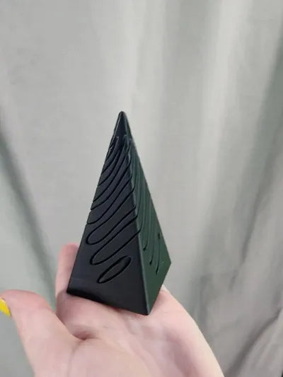 Escultura de Pirámide Mágica - ¡Experimenta lo Imposible! 1+1 GRATIS