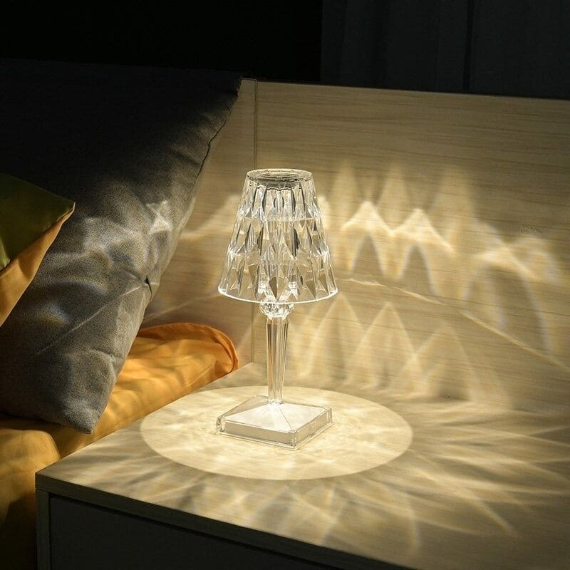 GlowGleam - Lámpara de mesa de cristal con regulador táctil de 3 niveles y pantalla facetada para una suave iluminación inalámbrica