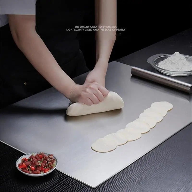 Tabla de cortar de acero inoxidable de alta calidad con borde – ¡ideal para pizza casera, pasteles y más!