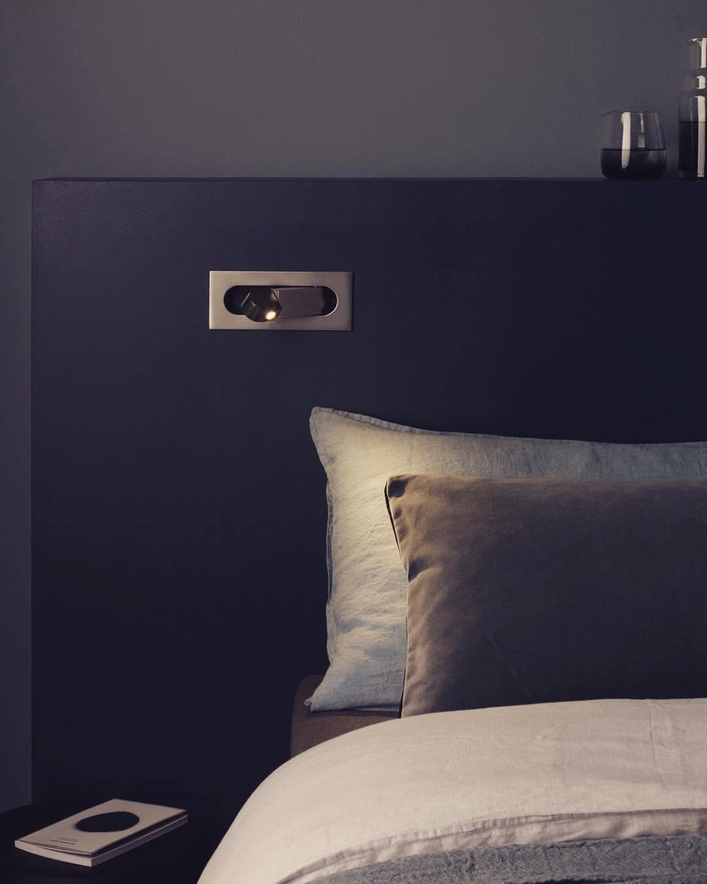 Lámpara de Lectura LED Moderna Ajustable de Noche - Acabados Variados