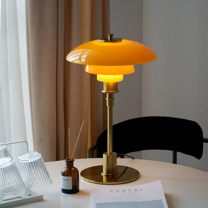 Lámpara de Mesa Escandinava con Luz LED