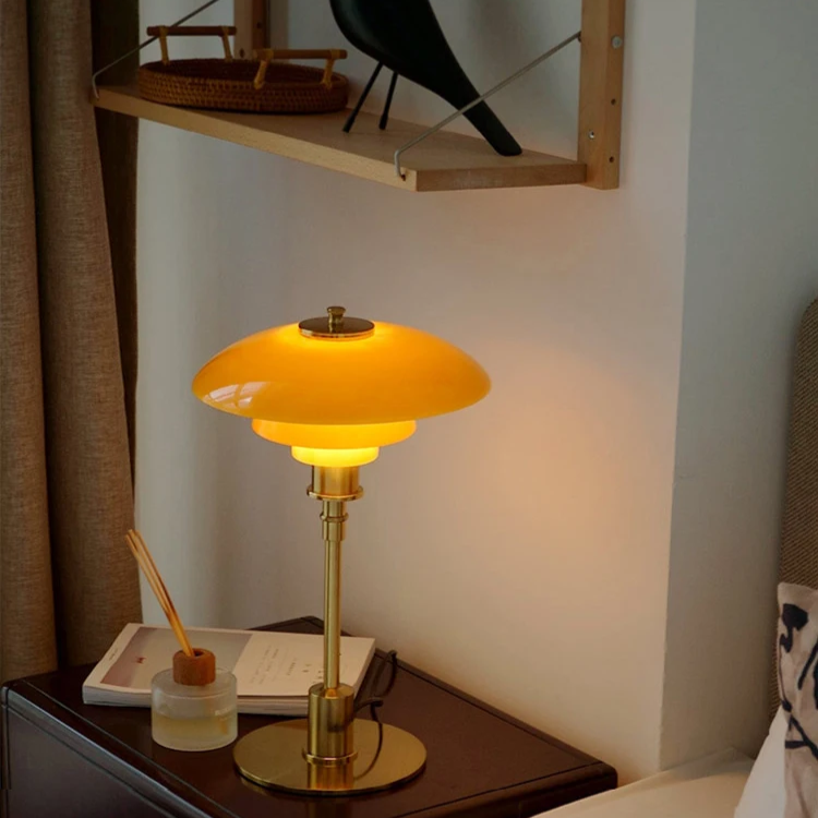 Lámpara de Mesa Escandinava con Luz LED