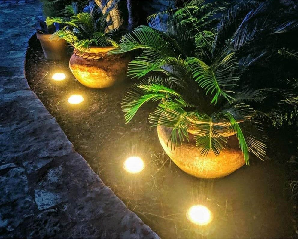 Luz Solar de Disco Exterior con 8 LED – Crea Ambiente y Seguridad en el Jardín