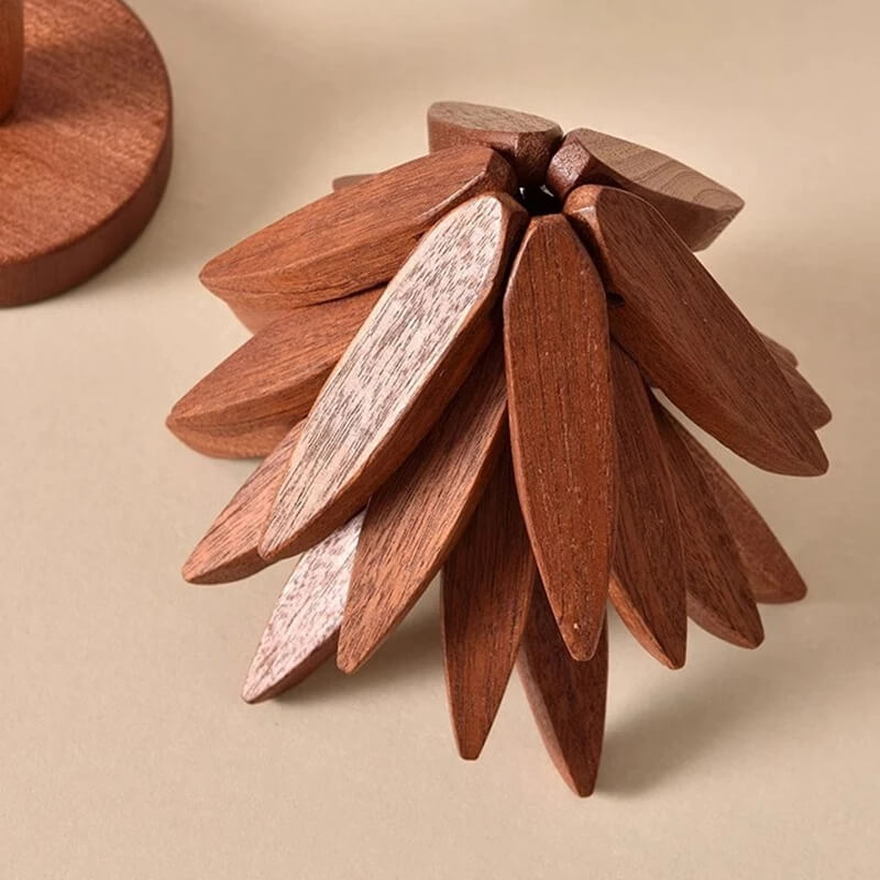 Posavasos de Madera en Nogal – Estiloso y Práctico, Arte en Madera para Tu Mesa, Set de 3 Posavasos de Madera, Creativo Soporte Plegable para Ollas