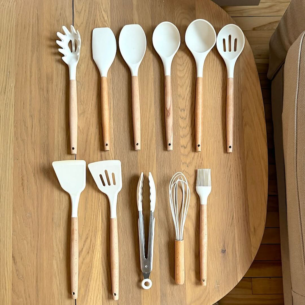 Juego de Utensilios de Cocina de Silicona No Tóxica y Libre de BPA con Mangos de Madera Lattea