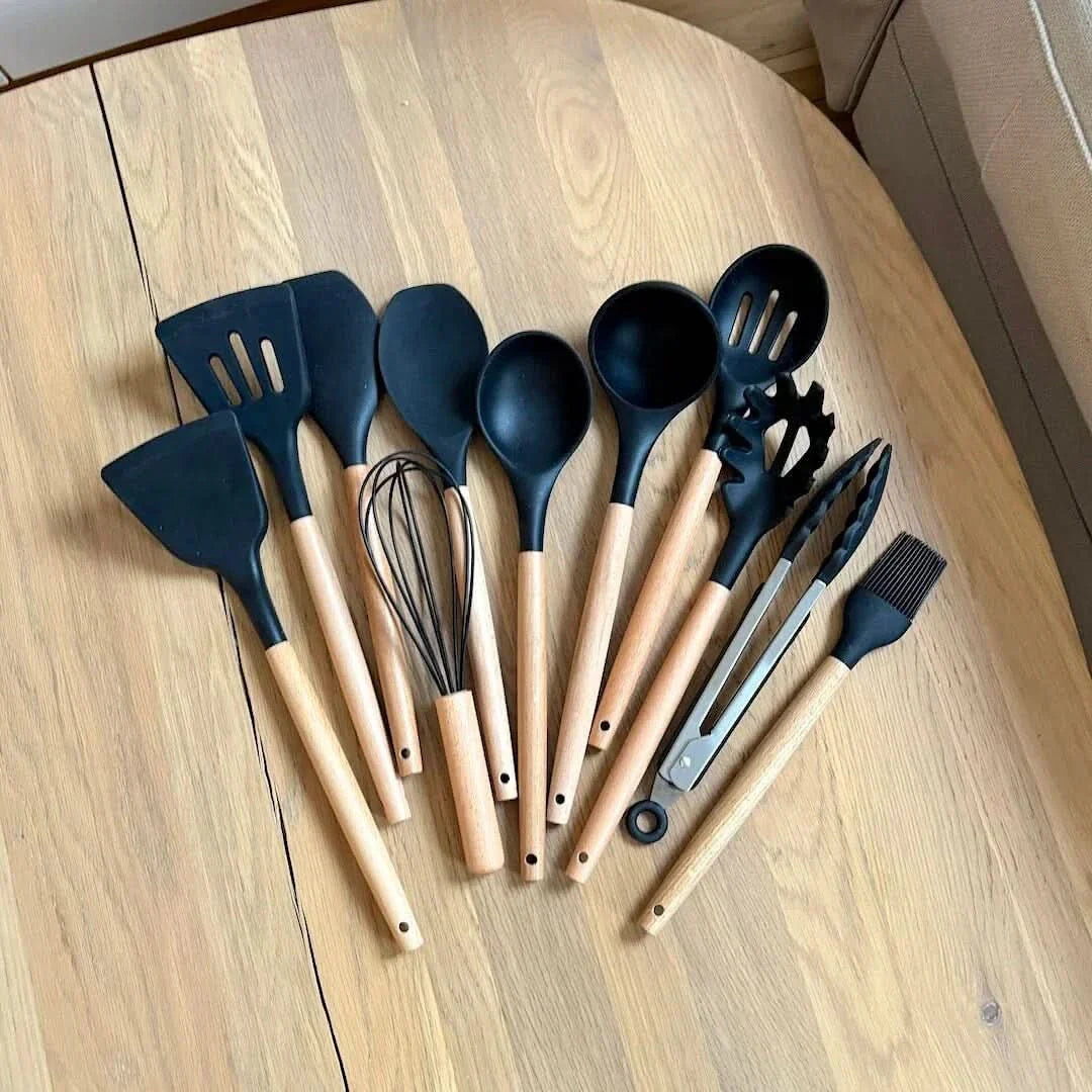 Juego de Utensilios de Cocina de Silicona No Tóxica y Libre de BPA con Mangos de Madera Lattea