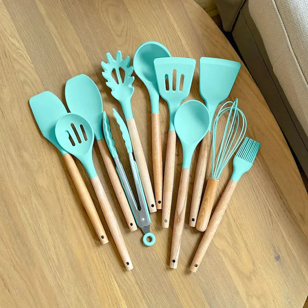 Juego de Utensilios de Cocina de Silicona No Tóxica y Libre de BPA con Mangos de Madera Lattea