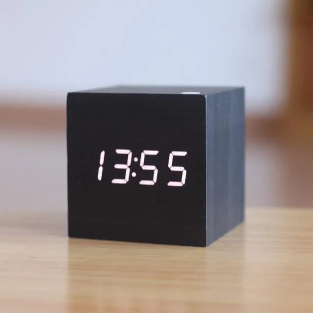 Kalsten | Reloj Digital de Madera Moderno