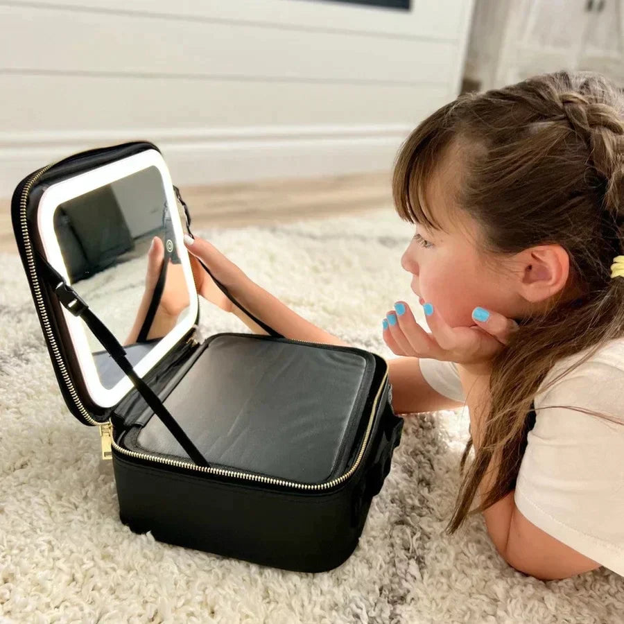 GlamBolt️ | Radiante en movimiento con bolsa de maquillaje LED