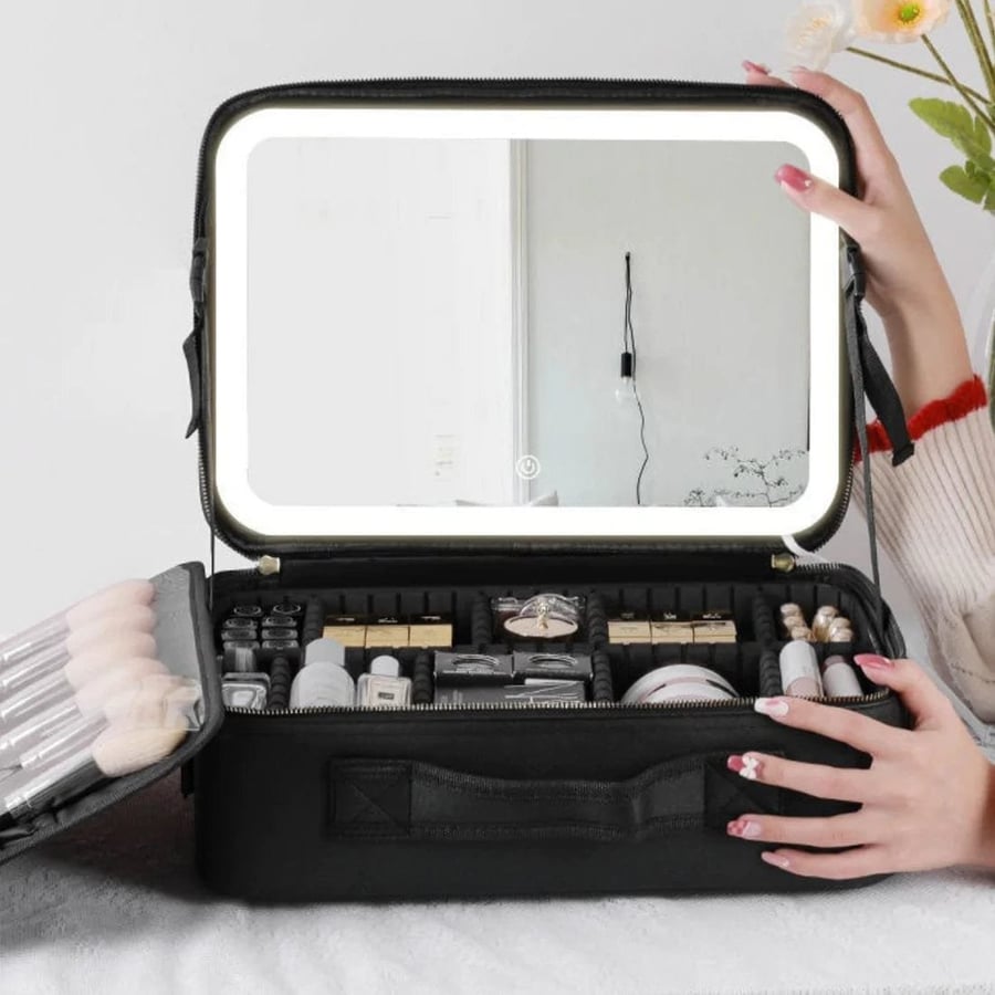 GlamBolt️ | Radiante en movimiento con bolsa de maquillaje LED