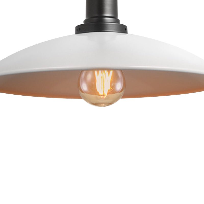 Lámpara colgante de metal con un cono industrial de 1 luz