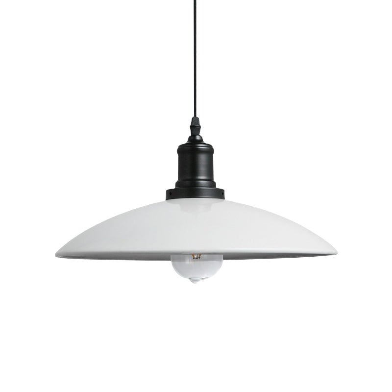 Lámpara colgante de metal con un cono industrial de 1 luz