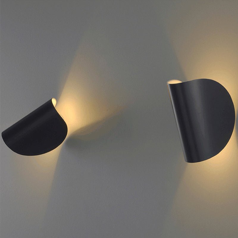 Aplique de pared metálico curvado minimalista de 1 luz para pasillo
