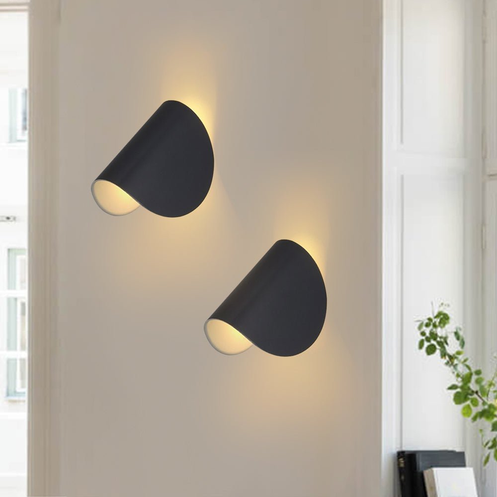 Aplique de pared metálico curvado minimalista de 1 luz para pasillo