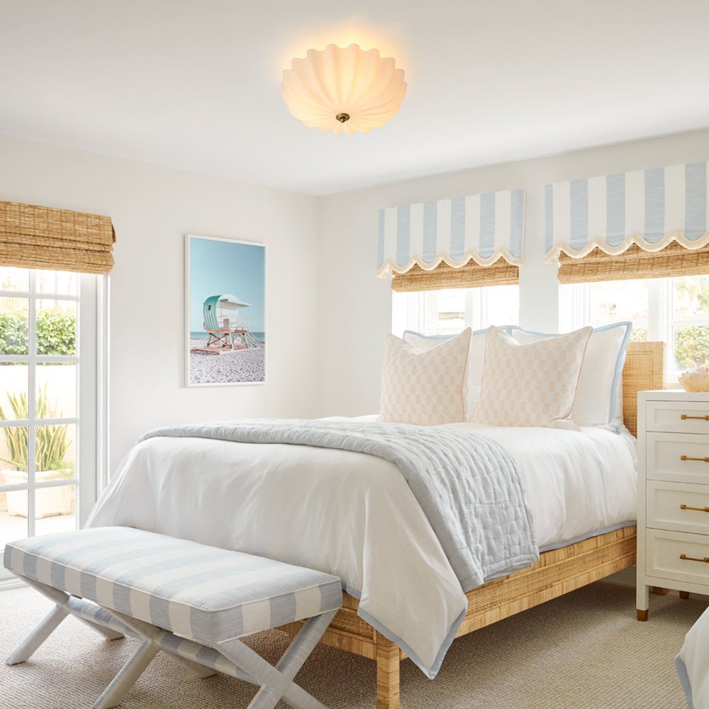 Montaje Semi Flush Escalonado de Vidrio Crema con 3 Luces y Flor de Cristal Esmerilado Nórdico