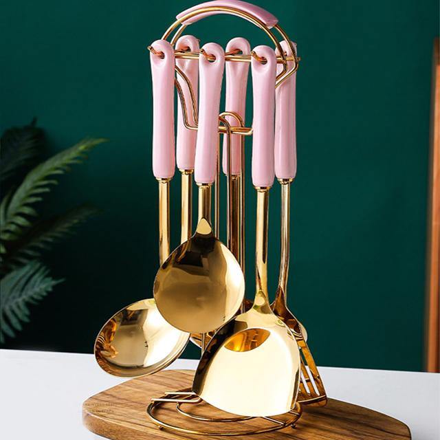 Utensilios de Cocina Dorados con Soporte