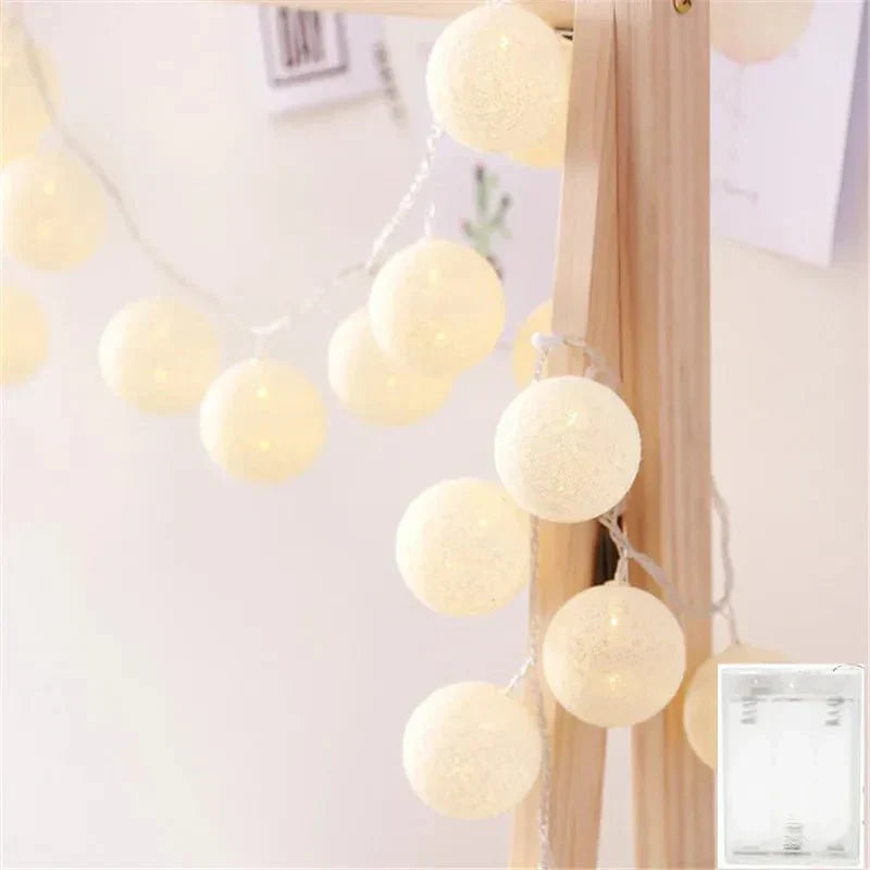 Guirnalda de Luces de Hadas con Bolas de Algodón en Tonos Pastel
