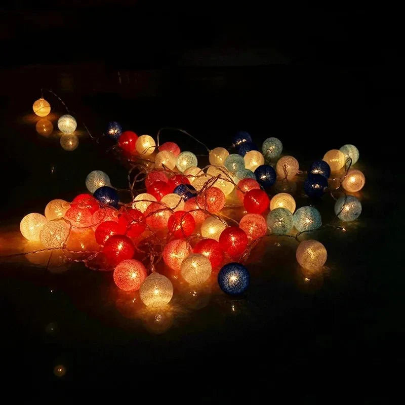 Guirnalda de Luces de Hadas con Bolas de Algodón en Tonos Pastel