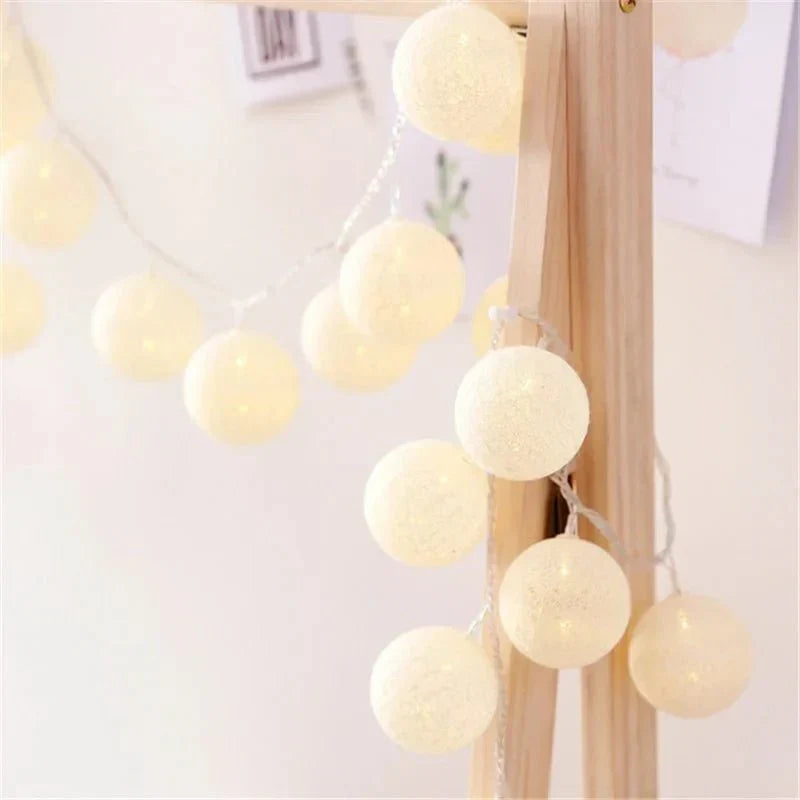 Guirnalda de Luces de Hadas con Bolas de Algodón en Tonos Pastel