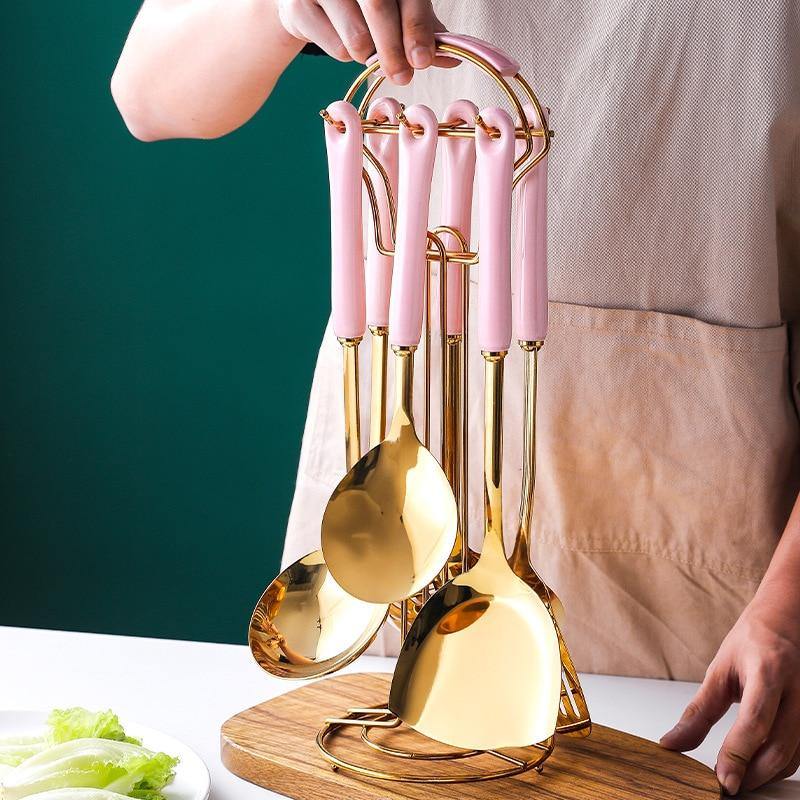 Utensilios de Cocina Dorados con Soporte