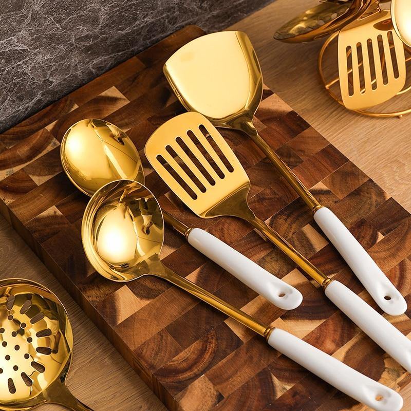 Utensilios de Cocina Dorados con Soporte