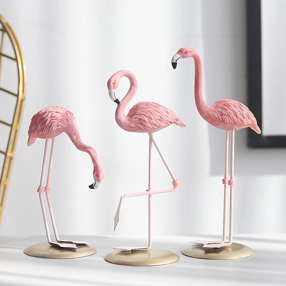 TropiFlair – Elegante estatua de flamenco para decoración de jardines y hogares tropicales