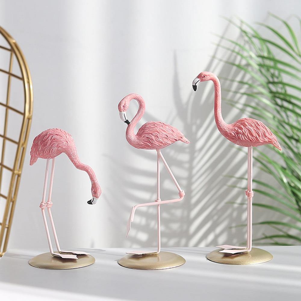 TropiFlair – Elegante estatua de flamenco para decoración de jardines y hogares tropicales