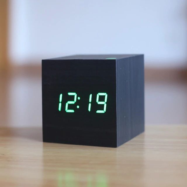 RELOJ DIGITAL DE MESA CUBE
