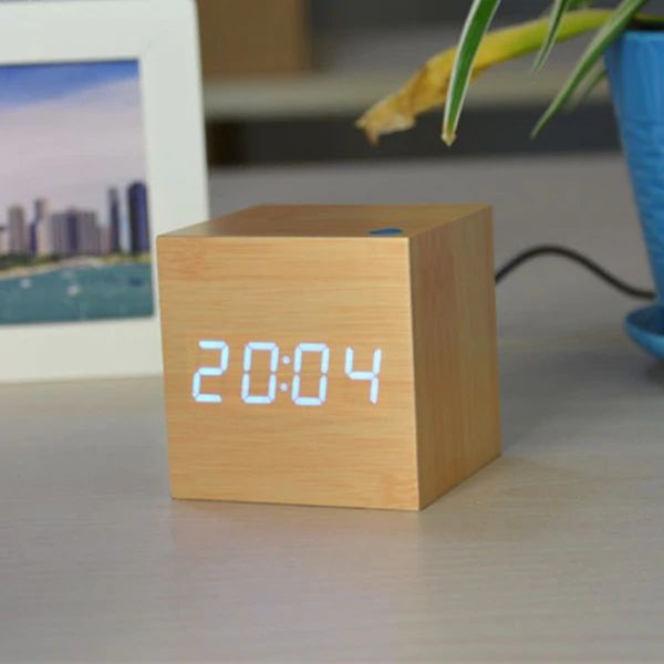 RELOJ DIGITAL DE MESA CUBE
