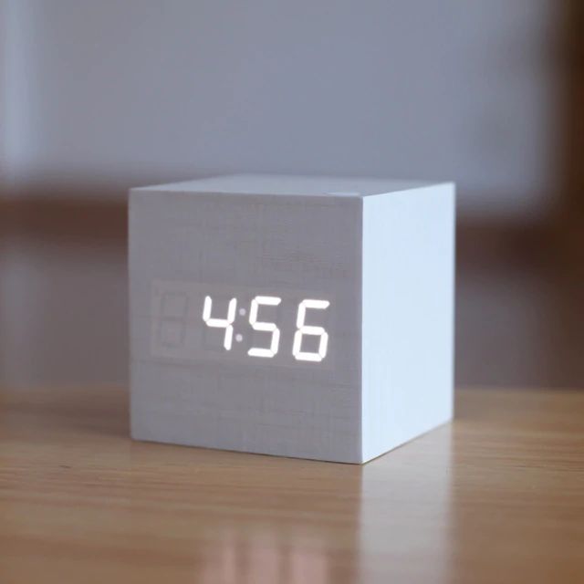RELOJ DIGITAL DE MESA CUBE