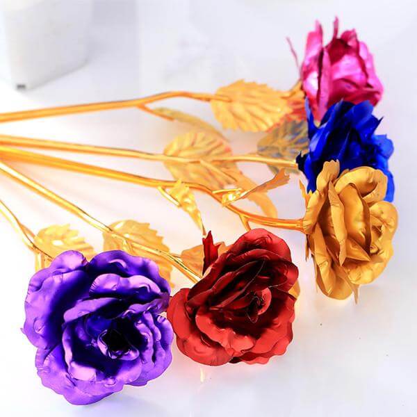 Rosa dorada cubierta de 24K