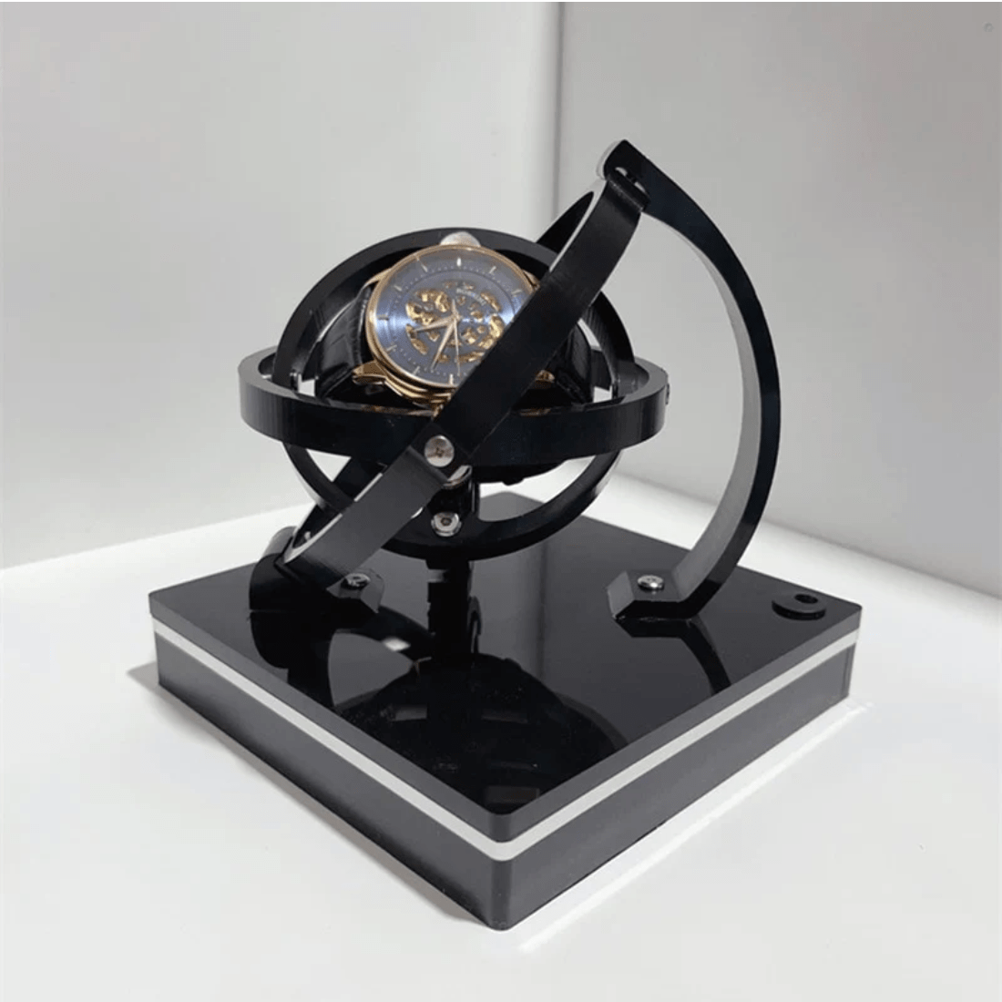 Lujoso Estuche Expositor Automático para Relojes – Mantiene los Relojes Cargados y Eleva el Estilo Interior