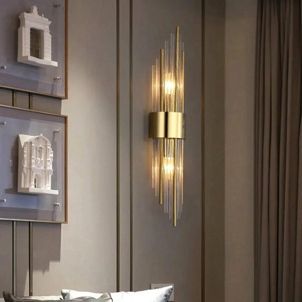 Lámpara de Pared con Acentos de Cristal y Detalles Dorados