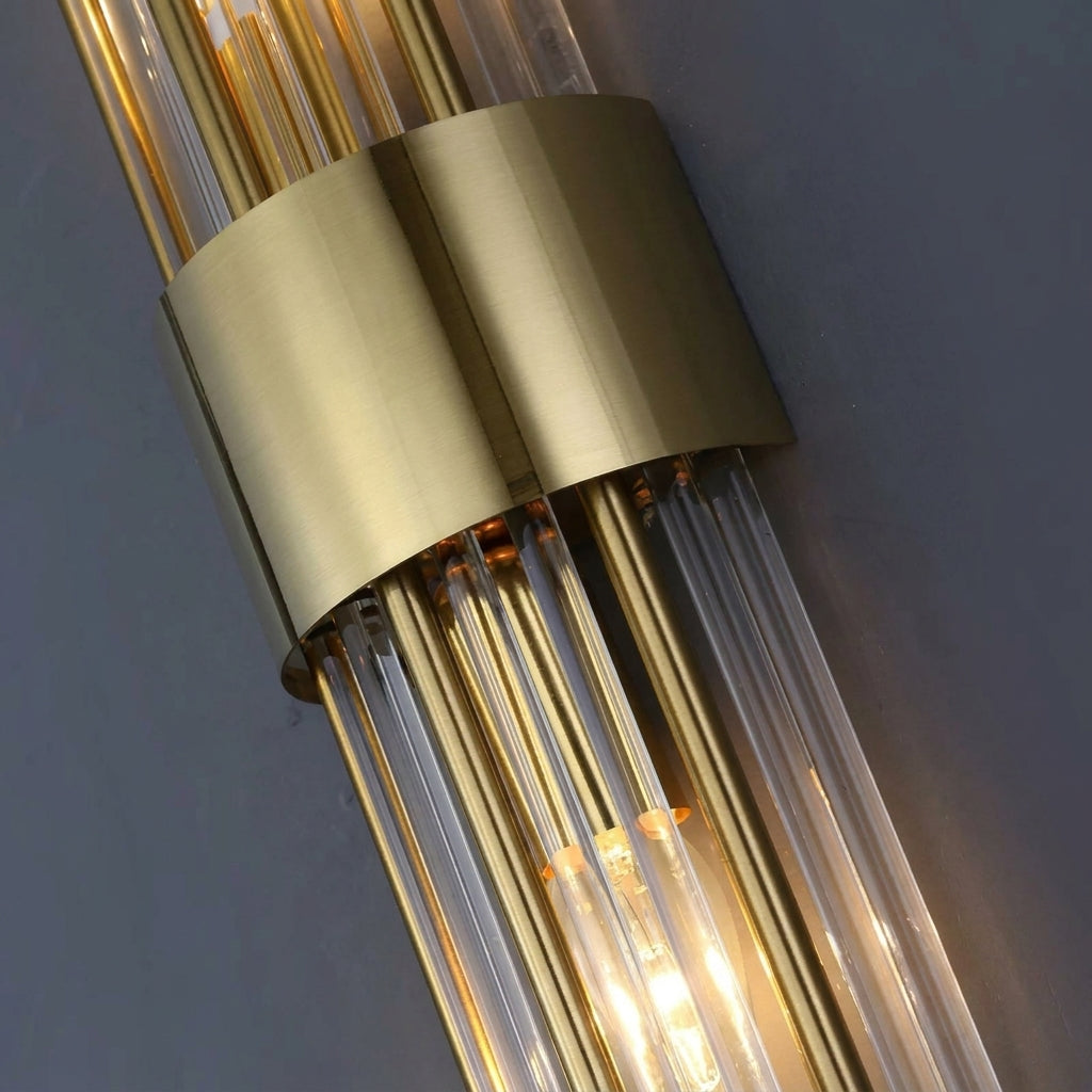 Lámpara de Pared con Acentos de Cristal y Detalles Dorados