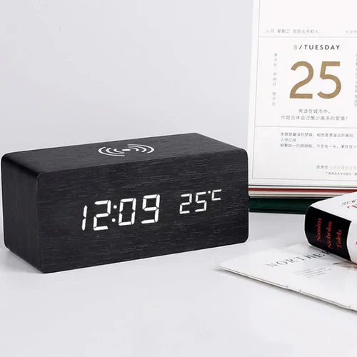 TimberTick - Reloj despertador de madera con carga inalámbrica y pantalla LED