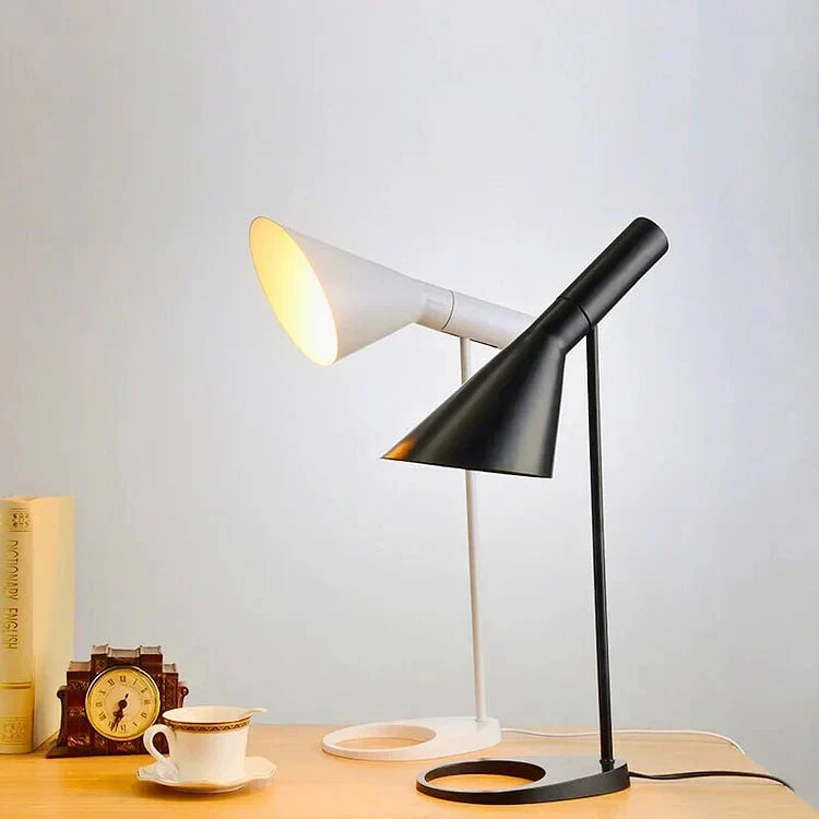Norvia | Lámpara de escritorio LED de diseño moderno